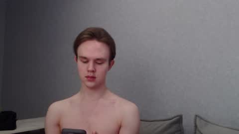 Snapshot of angelraaay chatting on March 5, 9:27 am Angel online show from March 5, 9:27 am