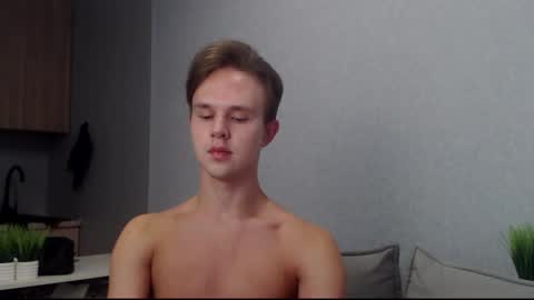 Snapshot of angelraaay chatting on September 28, 7:03 am Angel online show from September 28, 7:03 am