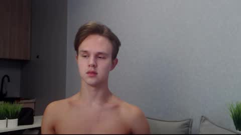 Snapshot of angelraaay chatting on September 30, 8:41 am Angel online show from September 30, 8:41 am