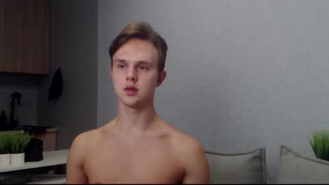 Snapshot of angelraaay chatting on October 10, 1:32 pm Angel online show from October 10, 1:32 pm