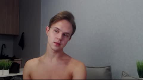 Snapshot of angelraaay chatting on October 17, 9:23 am Angel online show from October 17, 9:23 am