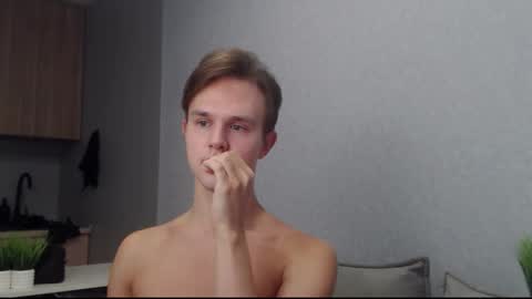 Snapshot of angelraaay chatting on October 19, 8:37 am Angel online show from October 19, 8:37 am