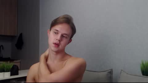 Snapshot of angelraaay chatting on October 24, 8:55 am Angel online show from October 24, 8:55 am