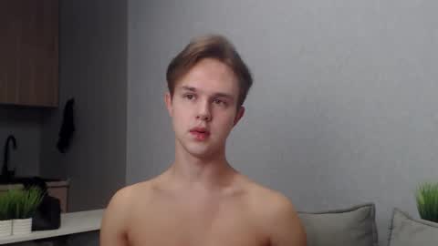 Snapshot of angelraaay chatting on November 9, 8:23 am Angel online show from November 9, 8:23 am