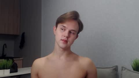 Snapshot of angelraaay chatting on November 10, 8:57 am Angel online show from November 10, 8:57 am