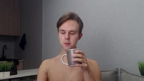 Snapshot of angelraaay chatting on November 13, 9:30 am Angel online show from November 13, 9:30 am