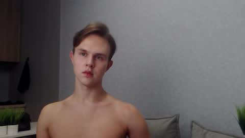 Snapshot of angelraaay chatting on November 15, 7:10 pm Angel online show from November 15, 7:10 pm