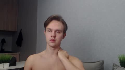 Snapshot of angelraaay chatting on December 14, 8:09 am Angel online show from December 14, 8:09 am