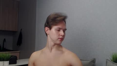 Snapshot of angelraaay chatting on December 16, 9:03 am Angel online show from December 16, 9:03 am