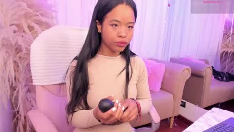 Snapshot of angelsmia_ chatting on September 25, 4:27 am  MIA available content ask online show from September 25, 4:27 am
