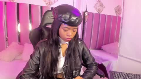 Snapshot of angelsmia_ chatting on September 30, 4:39 am  MIA available content ask online show from September 30, 4:39 am