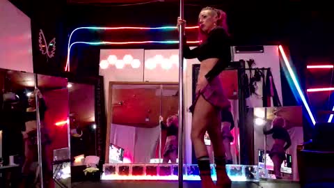 Madison Marie online show from December 14, 7:03 am