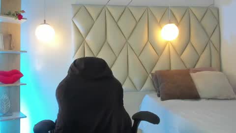 ANGIE online show from June 11, 1:42 pm