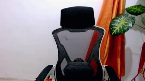 Snapshot of angelyn_slim chatting on August 5, 5:27 pm angelyn_slim online show from August 5, 5:27 pm
