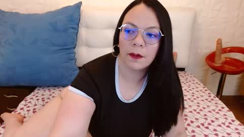 Snapshot of angie_bbw chatting on October 27, 8:46 pm Angie online show from October 27, 8:46 pm