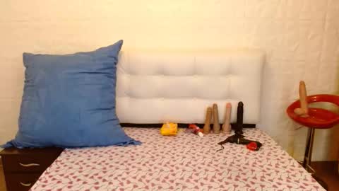 Snapshot of angie_bbw chatting on November 28, 7:27 pm Angie online show from November 28, 7:27 pm