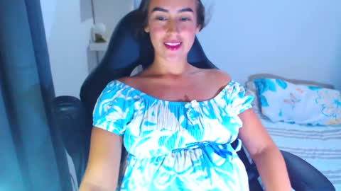 Snapshot of angie_dreamgirl chatting on February 8, 10:29 pm IG angie dreamgirl01 online show from February 8, 10:29 pm