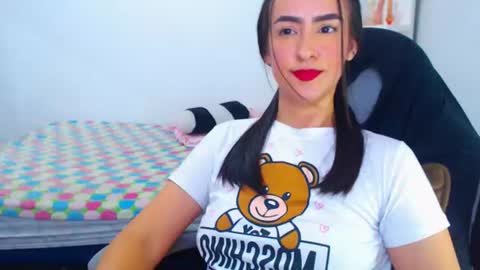 Snapshot of angie_dreamgirl chatting on July 28, 10:42 pm IG angie dreamgirl01 online show from July 28, 10:42 pm