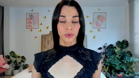 Snapshot of angie_modelo chatting on June 25, 8:13 pm Anabella online show from June 25, 8:13 pm