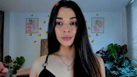 Snapshot of angie_modelo chatting on August 5, 5:27 pm Anabella online show from August 5, 5:27 pm