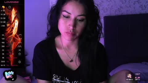 Snapshot of angiebaxter chatting on December 6, 12:45 am Angiebaxt online show from December 6, 12:45 am