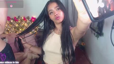 Snapshot of angielee01 chatting on October 16, 1:06 am Angie y Andres online show from October 16, 1:06 am