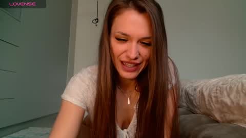 Snapshot of angiemilly chatting on March 19, 8:29 am angiemilly online show from March 19, 8:29 am