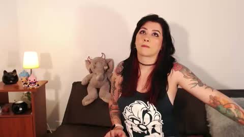 Snapshot of angievedder chatting on March 3, 6:44 pm Sara online show from March 3, 6:44 pm