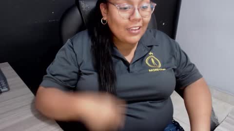 Snapshot of angy_ro12 chatting on November 1, 8:33 pm angy online show from November 1, 8:33 pm