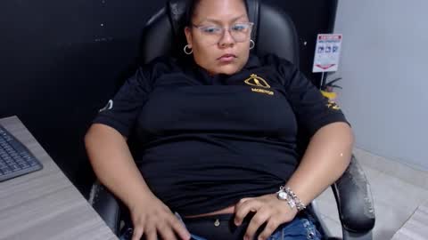 Snapshot of angy_ro12 chatting on November 20, 8:19 pm angy online show from November 20, 8:19 pm