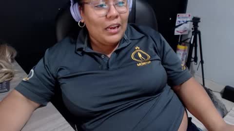 Snapshot of angy_ro12 chatting on December 3, 11:25 pm angy online show from December 3, 11:25 pm