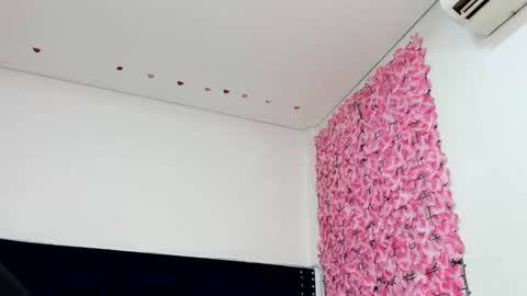 Angie online show from November 24, 12:05 pm