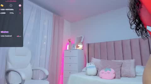 Snapshot of ania_sweet chatting on February 5, 12:20 am Ania online show from February 5, 12:20 am