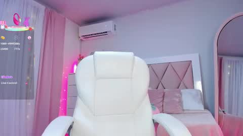 Snapshot of ania_sweet chatting on March 1, 3:43 am Ania online show from March 1, 3:43 am