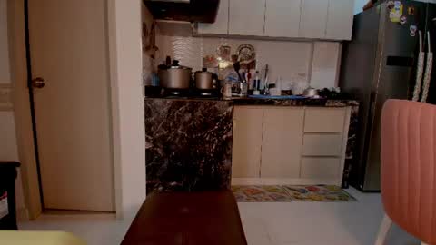 laura  online show from July 5, 9:44 pm