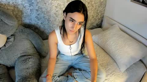 anika_h online show from February 19, 11:50 am