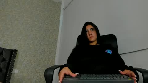 Snapshot of anika_h chatting on June 3, 2:33 pm anika_h online show from June 3, 2:33 pm