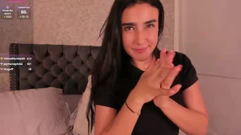 anika_h online show from July 28, 6:20 pm