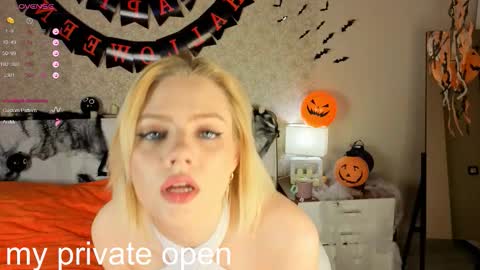 Snapshot of anika_heir chatting on October 24, 2:35 pm Alice online show from October 24, 2:35 pm