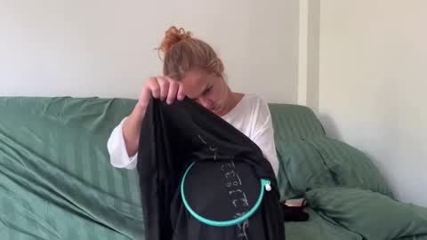Snapshot of anita__hills chatting on December 31, 5:00 am anita__hills online show from December 31, 5:00 am