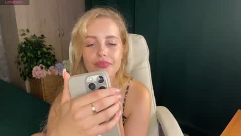 Anita online show from August 3, 1:04 am