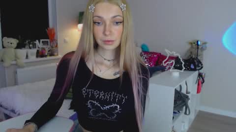 anita_moon_ online show from October 28, 5:37 pm