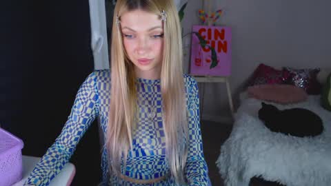 anita_moon_ online show from April 9, 6:13 pm
