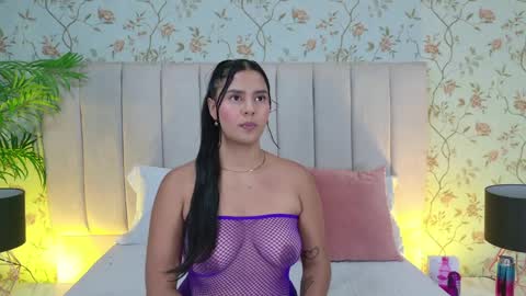 Dania Lpez online show from April 2, 12:03 pm