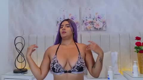 Dania Lpez online show from July 29, 12:25 pm