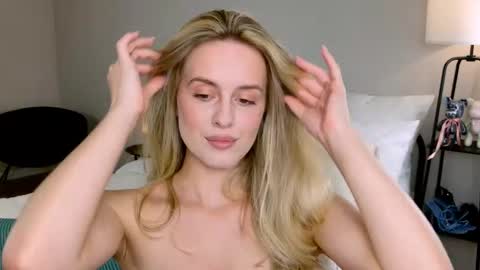 Snapshot of anitafischer chatting on October 5, 12:03 pm Anita online show from October 5, 12:03 pm