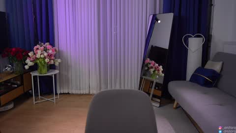 Im Anita thumb up me please its important online show from March 12, 6:03 pm