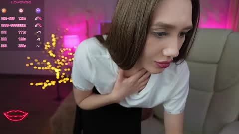 anittarays online show from December 19, 7:40 am