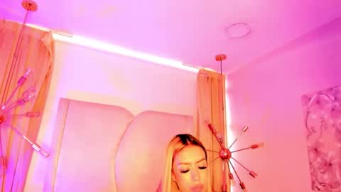 Snapshot of anittatoro_ chatting on November 9, 6:28 pm Anittatoro online show from November 9, 6:28 pm