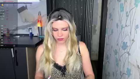 Snapshot of anjalin_sososok chatting on June 29, 3:13 am anjalin_sososok online show from June 29, 3:13 am